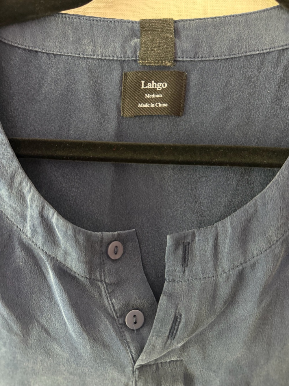 Lahgo Washable Silk Henley Sleep Shirt Mens Medium Navy Blue 100% Silk Top Lunya - Picture 3 of 5